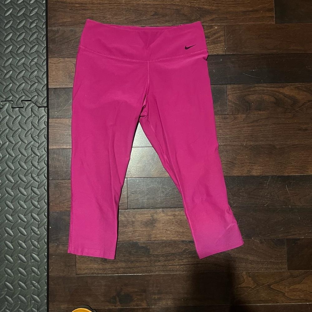 Nike Dri-FIT Cropped Leggings • Hot Pink • Women’s Medium